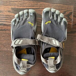 Vibram FiveFingers Black and Gray Toe Shoes